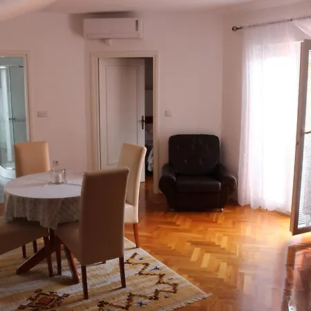 Ursula Apartman *